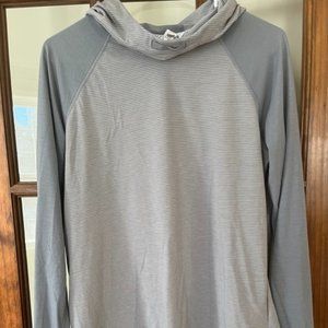 Stripped Grey Long Sleeve Under Armour Run Hooded Pullover - Size Large